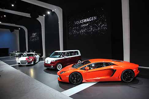 Lamborghini - Stand Lamborghini a Ginevra Motor Show 2011 con Lamborghini Aventador LP 700-4 width=